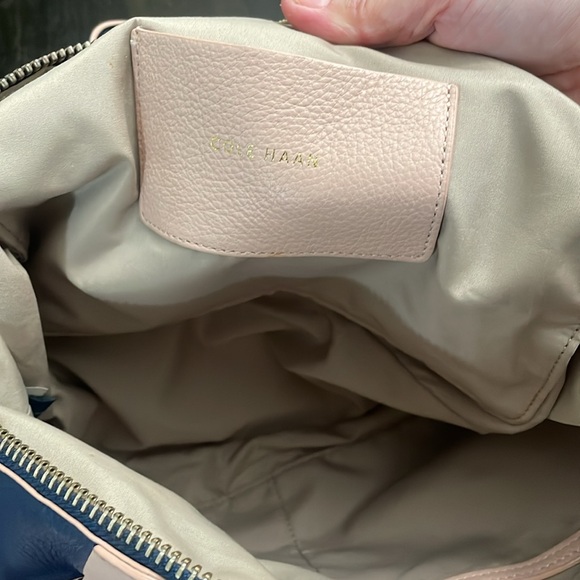 💙EUC COLE HAAN NAVY BLU + CREAM SHOULDER/SATCHEL CROSSBODY BAG - Picture 12 of 12